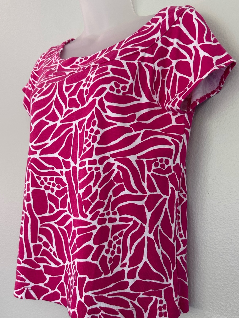 Rafaella Magenta and white animal print scoop neck short sleeve top L